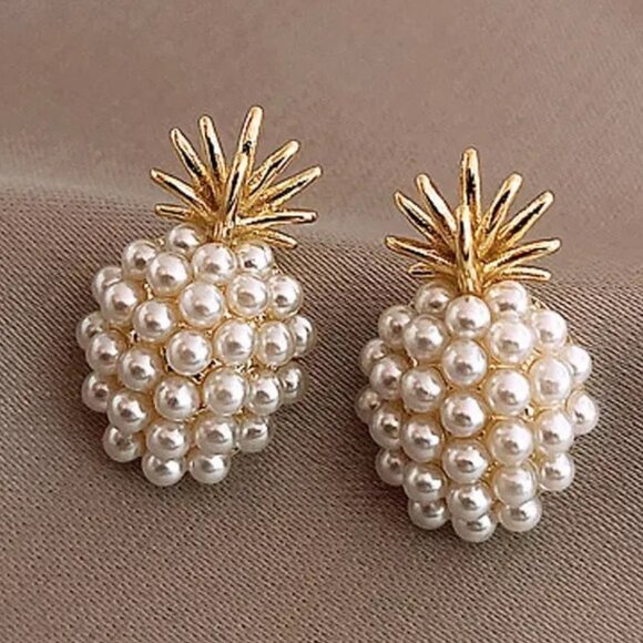 Jewelry - 14K Gold Cluster of Pearls Pinapple Post Earrings